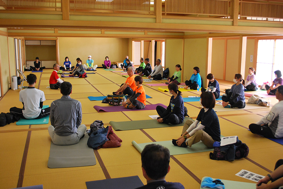 ①徳島県トレーナー協会　中村氏による講義「身体のケアについて」（両コース）の様子 1