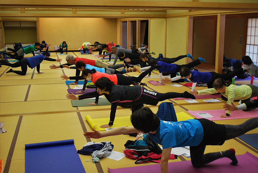 「体幹トレーニング＆ストレッチ」「フル完走ポテンシャルチェック（12分間走）」（中級コース）の様子 2