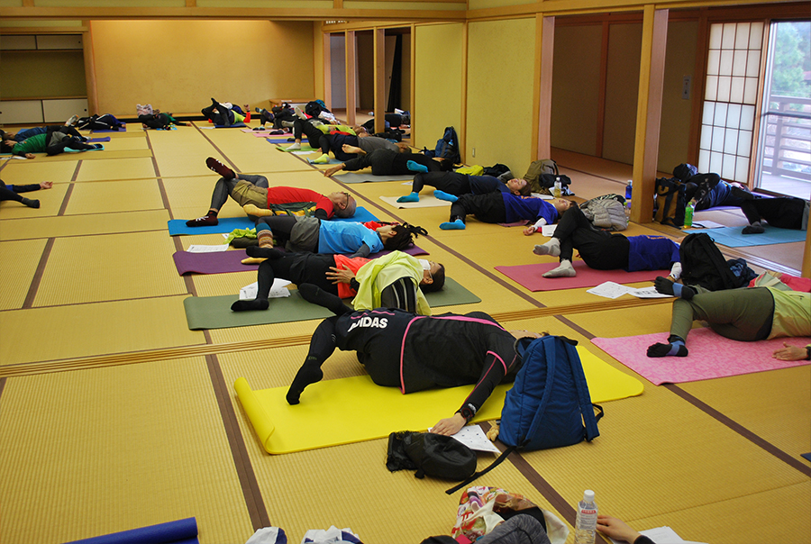 「体幹トレーニング＆ストレッチ」「フル完走ポテンシャルチェック（12分間走）」（中級コース）の様子 3