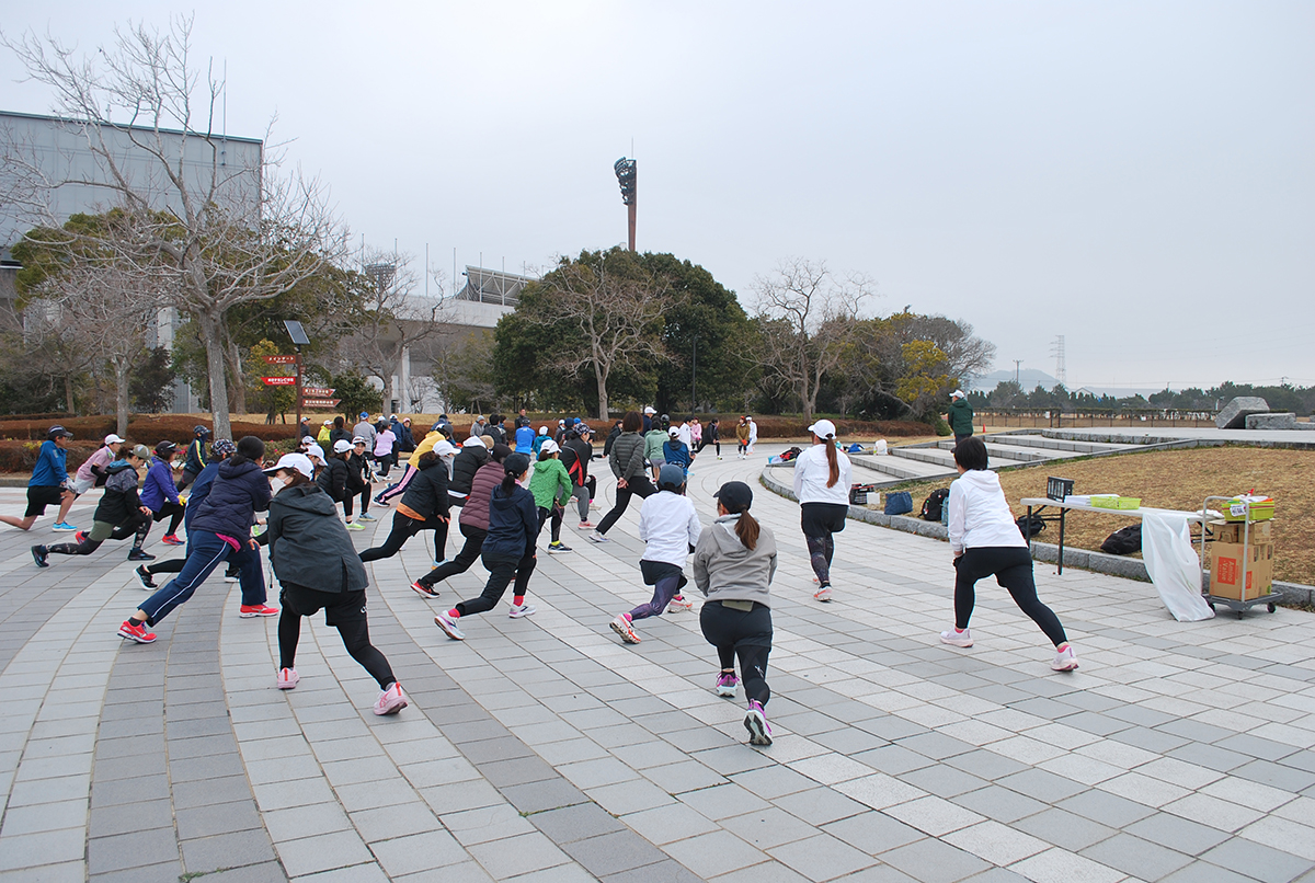 比較的、暖かい朝でしたが、しっかり準備運動! 1