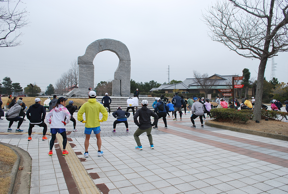 比較的、暖かい朝でしたが、しっかり準備運動! 3